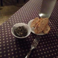 Le Salon - Tapenade en amuse bouche. C'est à la mode a Niort. Deux soir de suite dans deux restos différents ;)