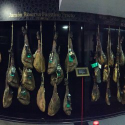 Faustino Prieto - So much jamón!