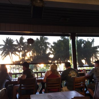 Lulu's Waikiki - Waikiki Beach at sunset - Burgers Near Me - Honolulu, Hawaii