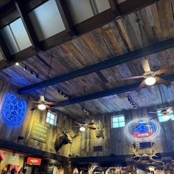 Colton's Steakhouse & Grill - Decorative walls of the dining room