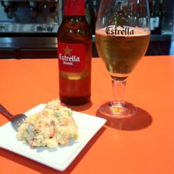 Tasca Brasería Maestrat - Servir una tapa con cada cerveza ya es habitual por aquí, antes no.