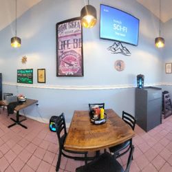 Hwy 27 BBQ Smokehouse - In side setting.