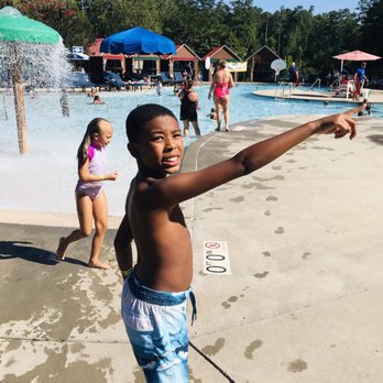 Great Wolf Lodge - Umm what are you pointing at? - Resorts Near Me - Williamsburg, Virginia