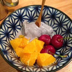 Ito Izakaya - Salade de fruits glace sésame noir
