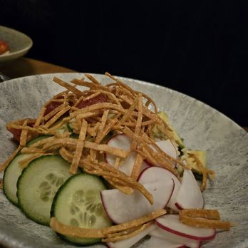 Earls Kitchen + Bar - Ahi Tuna bowl - New American Near Me - Boston, Massachusetts