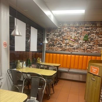 Mama Mia Pizza - Dinning area - Pizza Near Me - San Diego, California Mama Mia Pizza - Dinning area - Pizza Near Me - San Diego, California