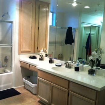 L'Estancia - Spacious bathrooms - Apartments Near Me - Studio City, California