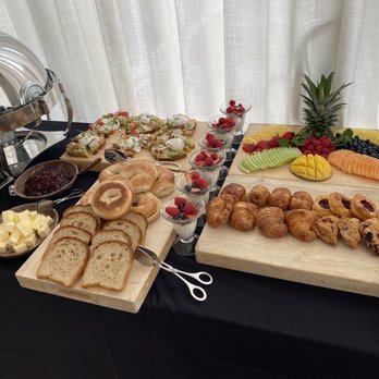 Modernhaus SoHo - Pastries, avocado toast, parfaits, fruit & bagels. - Hotels Near Me - New York, New York Modernhaus SoHo - Pastries, avocado toast, parfaits, fruit & bagels. - Hotels Near Me - New York, New York