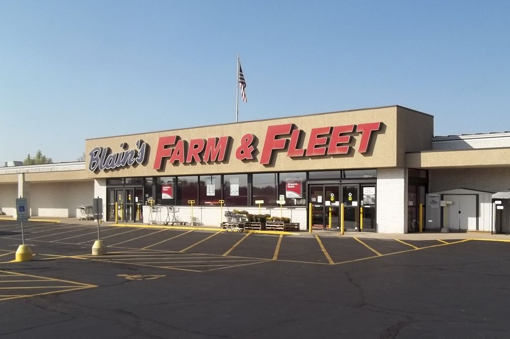 Blain S Farm Fleet Belvidere Illinois Sporting Goods 6674 Logan Ave Belvidere Il Phone Number Yelp