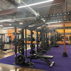 Anytime Fitness - Squat bench area