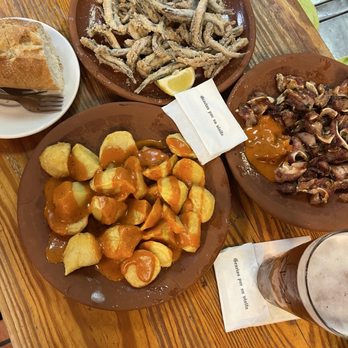 Casa Toni - Pig ears, fried anchovies, tapa and beer   GRACIAS POR SU BISITA 3 - Tapas/Small Plates Near Me - Madrid, M