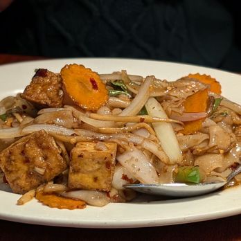 Bangkok Basil - Pad Kee Mao - Thai Near Me - Redmond, Washington