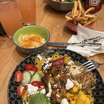 Nando's Peri-Peri - PERi Chicken Rainbow Bowl, Mac & cheese - Portuguese Near Me - Naperville, Illinois