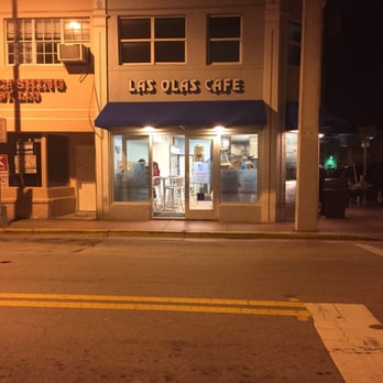 Las Olas Cafe - Monday evening at the cafe - Cuban Near Me - Miami Beach, Florida