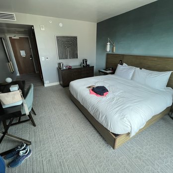 Carte Hotel San Diego Downtown, Curio Collection by Hilton - King-bed room, looking toward door. - Hotels Near Me - San Diego, California Carte Hotel San Diego Downtown, Curio Collection by Hilton - King-bed room, looking toward door. - Hotels Near Me - San Diego, California