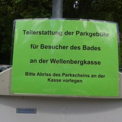 Wellenberg - So typisch. Dass da überhaupt jemand in diesem Sanierungsfall badet...