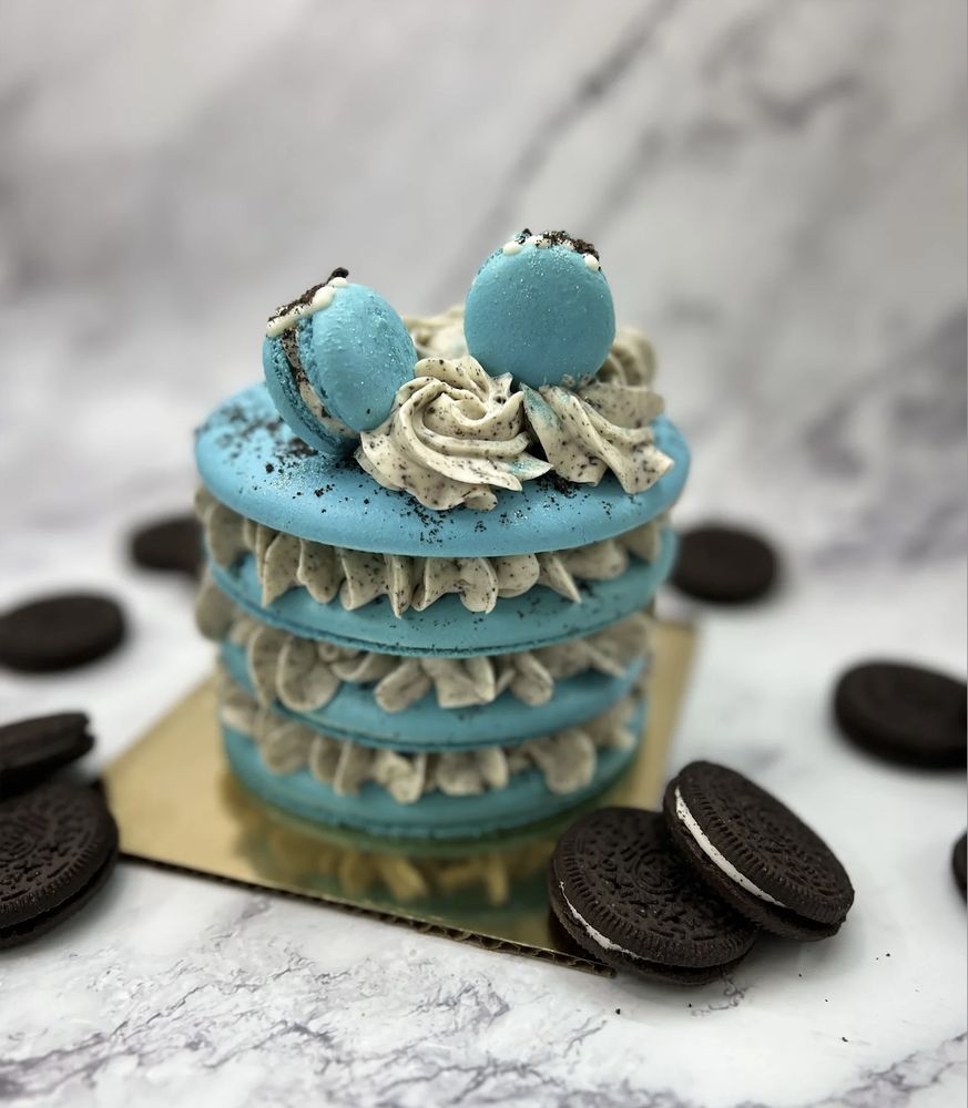 LOVELY MACARONS Logo