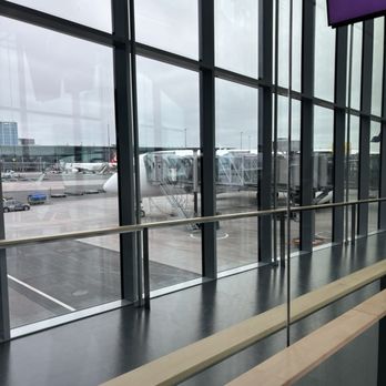 Helsinki-Vantaan Lentoasema - Airports Near Me - Vantaa, 18