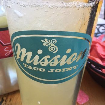 Session Taco - Fresh delicious margarita on the rocks - Cocktail Bars Near Me - St. Louis, Missouri