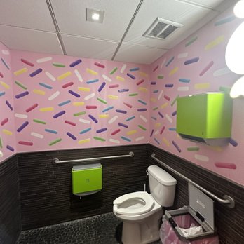 Little Miss Cupcape - Bathroom - Cupcakes Near Me - Boston, Massachusetts