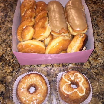 Pam's Donuts - Good cronuts and mixed dozen donuts! Everything here is fresh. I just bought these around 2 pm. I will come back for more - Bakeries Near Me - Moreno Valley, California Pam's Donuts - Good cronuts and mixed dozen donuts! Everything here is fresh. I just bought these around 2 pm. I will come back for more - Bakeries Near Me - Moreno Valley, California
