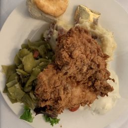 Fried chicken, green beans and mashed red potatoes Fried chicken, green beans and mashed red potatoes