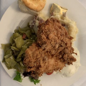 Tony York's On Main - Fried chicken, green beans and mashed red potatoes - Diners Near Me - Glendale, Kentucky Tony York's On Main - Fried chicken, green beans and mashed red potatoes - Diners Near Me - Glendale, Kentucky