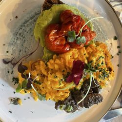 Bendita Locura - Avocado toast with eggs