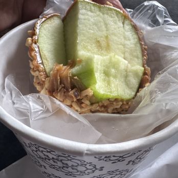 Kilwins - The apple is normally cut right and I was trying to tell the employee this and she hung up on me. She took no accountability. - Chocolatiers & Shops Near Me - Dublin, Ohio