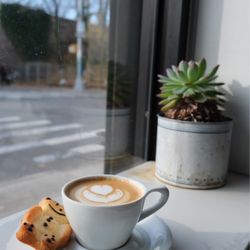 Orso Coffee - Flat white and financier