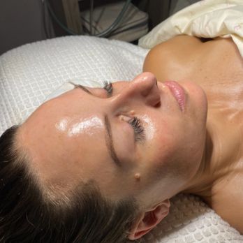 Skin suite OC - Monthly facials + osmosis skincare routine = healthy balanced glowing skin - Estheticians Near Me - San Clemente, California