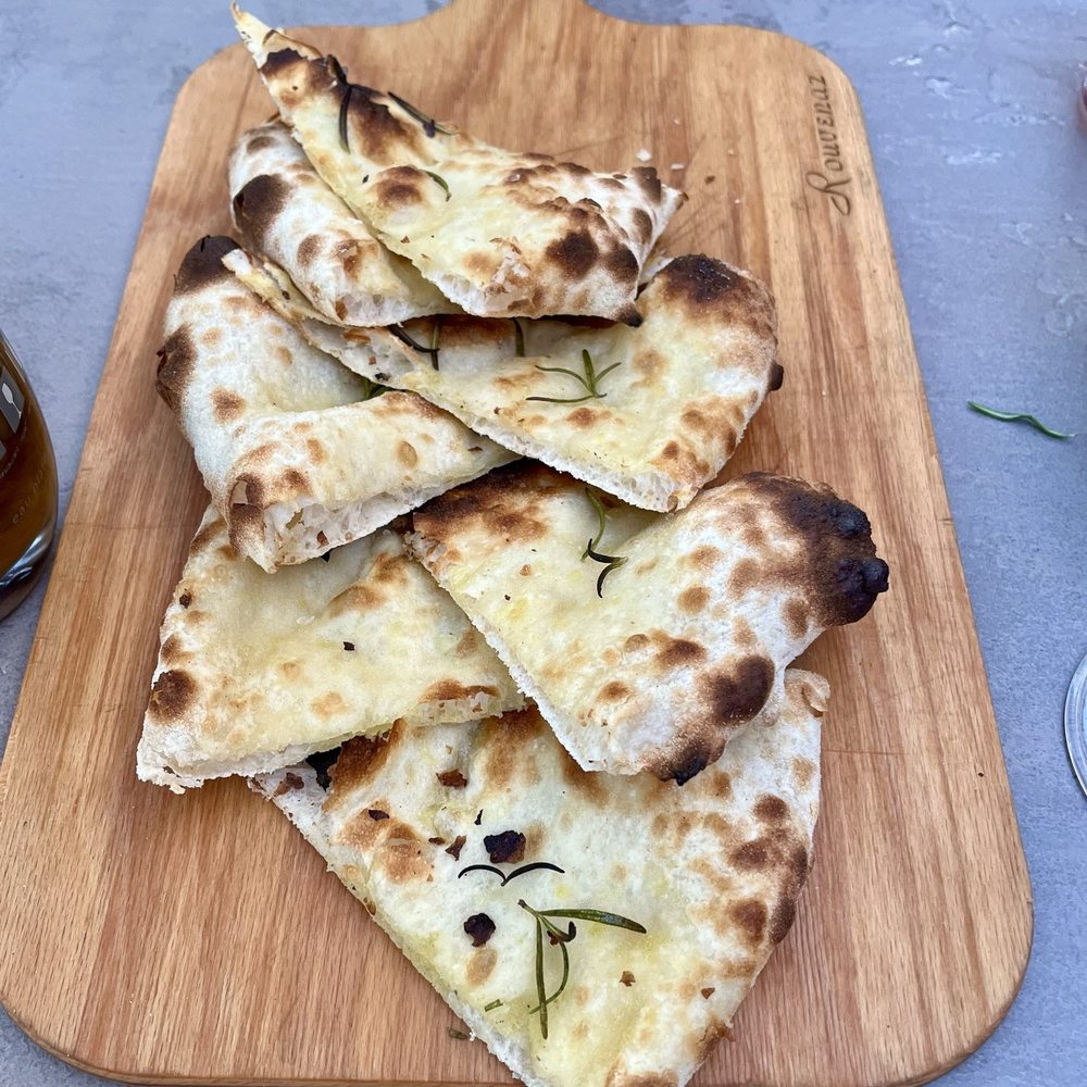 Restaurant La Rouvenaz - Pizza bread - Italian Near Me - Montreux, VD