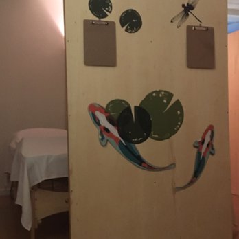 Costa Acupuncture - Semi private rooms. Soothing music in the background.  You will definitely fall asleep. - Acupuncture Near Me - Los Angeles, California