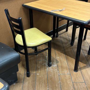 Subway - Unwashed tables - Sandwiches Near Me - Eagle Mountain, Utah