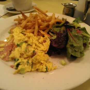 CAFÉ LULUc - Scrambled eggs with smoked salmon and scallions - French Near Me - Brooklyn, New York CAFÉ LULUc - Scrambled eggs with smoked salmon and scallions - French Near Me - Brooklyn, New York