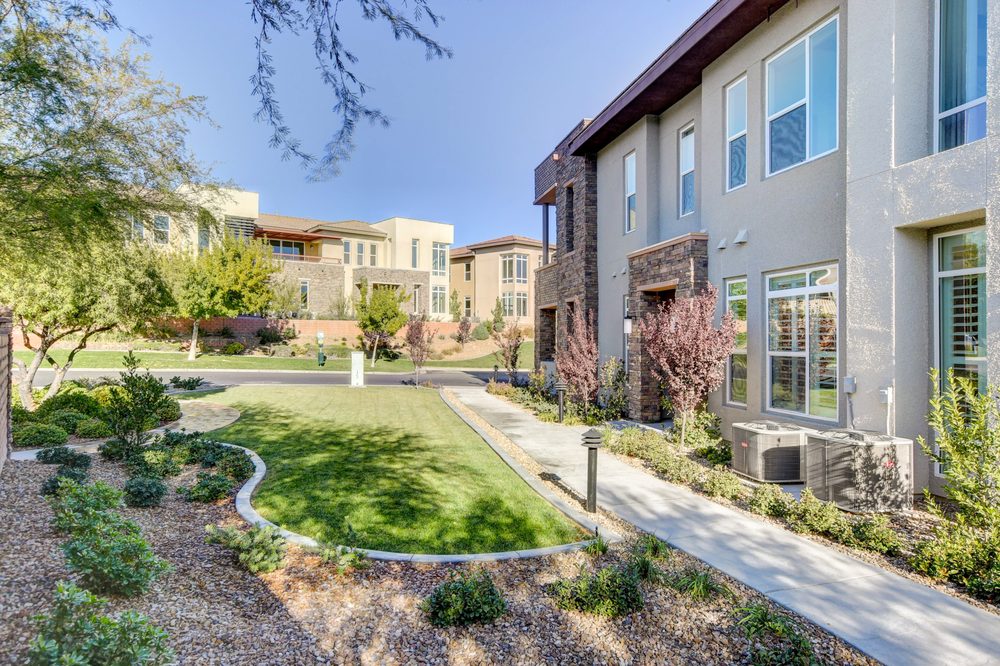DELUXE REALTY 21 Photos & 31 Reviews 10161 Park Run Dr, Las Vegas, Nevada Property