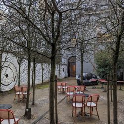 L’Atelier en Ville - Courtyard of the cafe