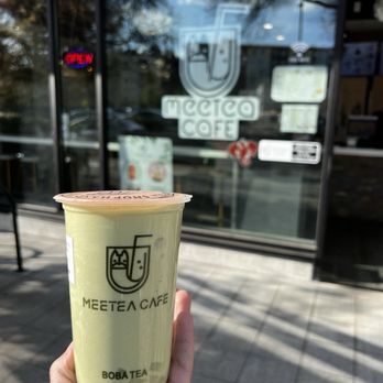 Meetea Cafe- Redmond  - strawberry Matcha Slush - Desserts Near Me - Redmond, Washington