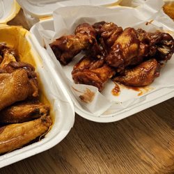 Squeek's Bar and Grill - Bubba, BBQ, and Mild wings.