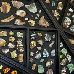 Calico Rock & Gift - Close up of mineral wall.