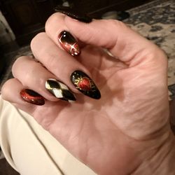 Louis Nails - Nail art