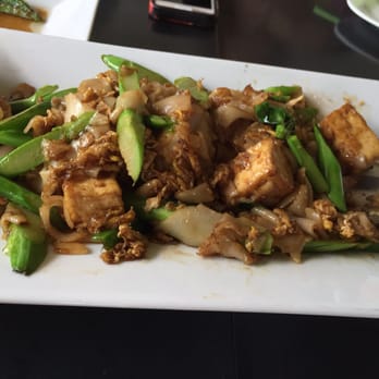 Manao Thai Street Eats - Phad see ew with tofu - Thai Near Me - Seattle, Washington Manao Thai Street Eats - Phad see ew with tofu - Thai Near Me - Seattle, Washington