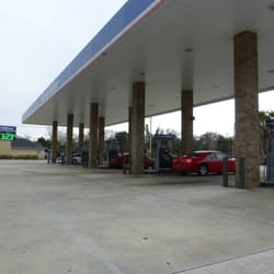 Raceway - No waiting to get gas here...