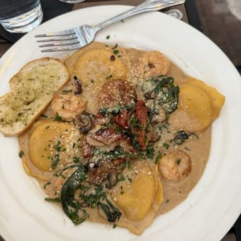Maxine's On Shine - Lobster ravioli - New American Near Me - Orlando, Florida Maxine's On Shine - Lobster ravioli - New American Near Me - Orlando, Florida