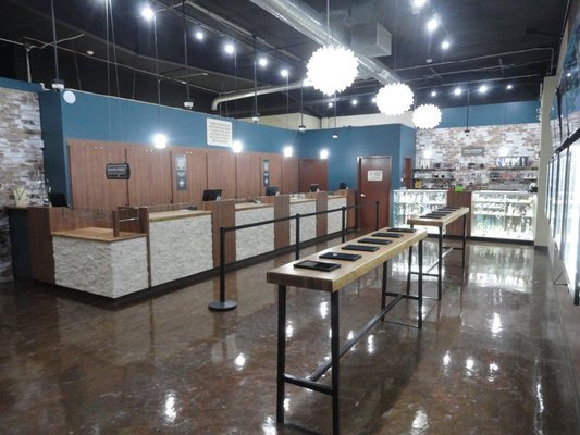Ayr Cannabis Dispensary Hometown - Adult Use Reviews AYR CANNABIS DISPENSARY 4440 BROADWAY - ADULT AND MEDICAL USE - Updated
