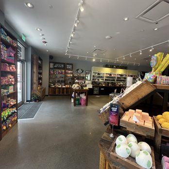 Lush Cosmetics - Skin Care Near Me - Mount Pleasant, South Carolina