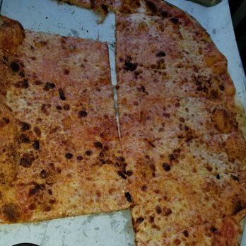 BAR - 3/4/18. "Red pie" with mozzarella. What I usually refer to as just a "regular pie". - Pizza Near Me - New Haven, Connecticut BAR - 3/4/18. "Red pie" with mozzarella. What I usually refer to as just a "regular pie". - Pizza Near Me - New Haven, Connecticut
