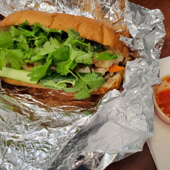 No Name BBQ Sandwich - BBQ pork with EXCELLENT chili sauce - Sandwiches Near Me - Honolulu, Hawaii No Name BBQ Sandwich - BBQ pork with EXCELLENT chili sauce - Sandwiches Near Me - Honolulu, Hawaii