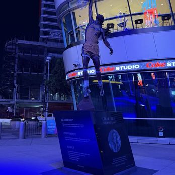 Crypto Arena - WNBA Sparks Lisa Leslie - Stadiums & Arenas Near Me - Los Angeles, California