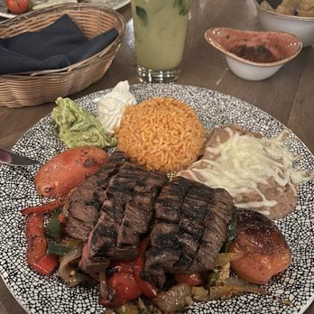 Caló Kitchen + Tequila - Steak fajitas - Cocktail Bars Near Me - Costa Mesa, California